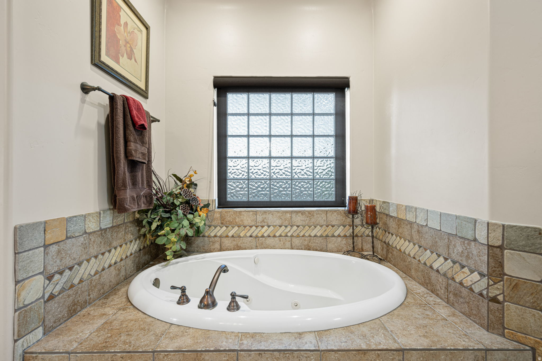 KNOLLS AT LITTLE VALLEY - Residential