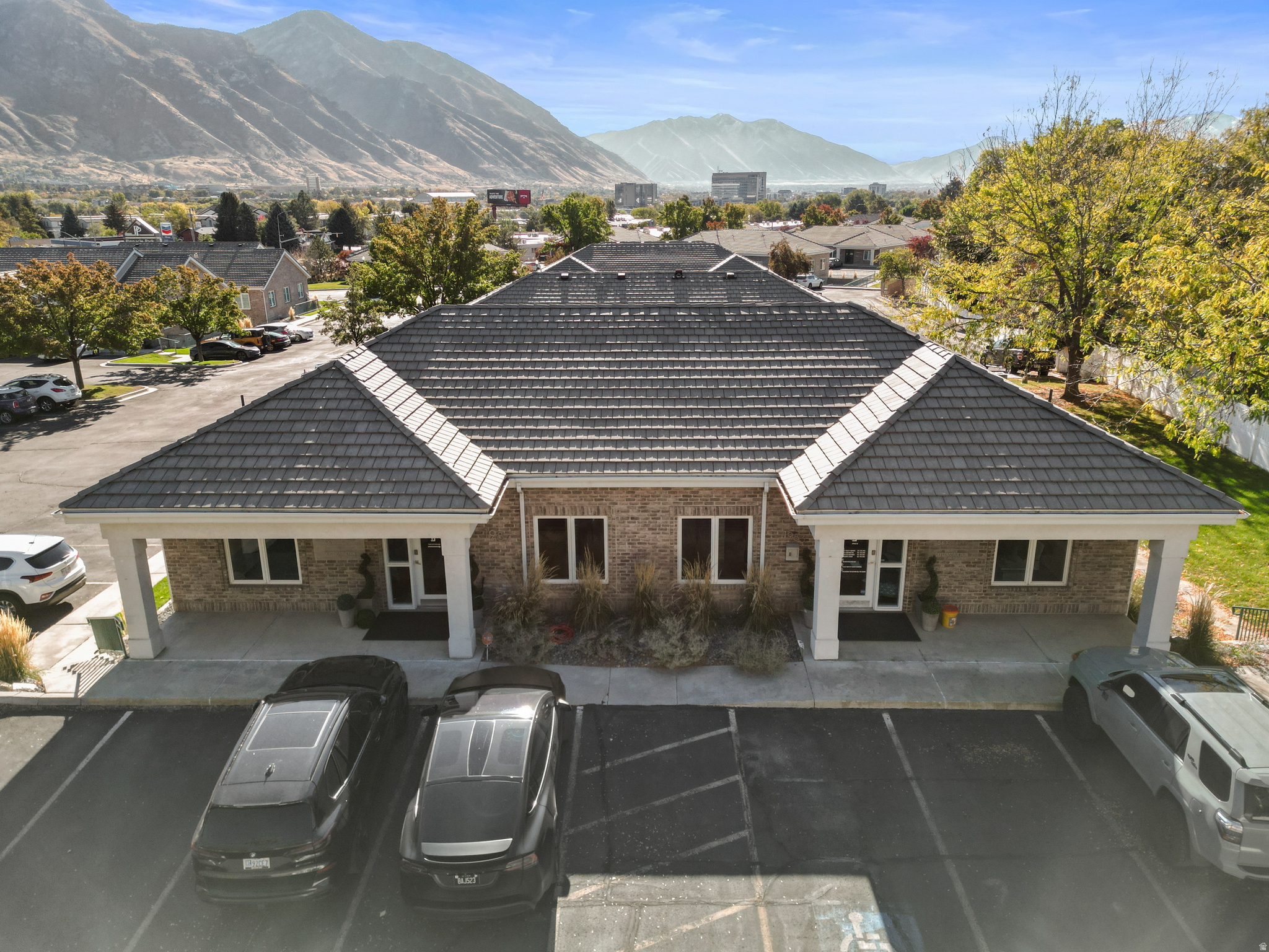 PINNACLE PARK - Commercial Sale