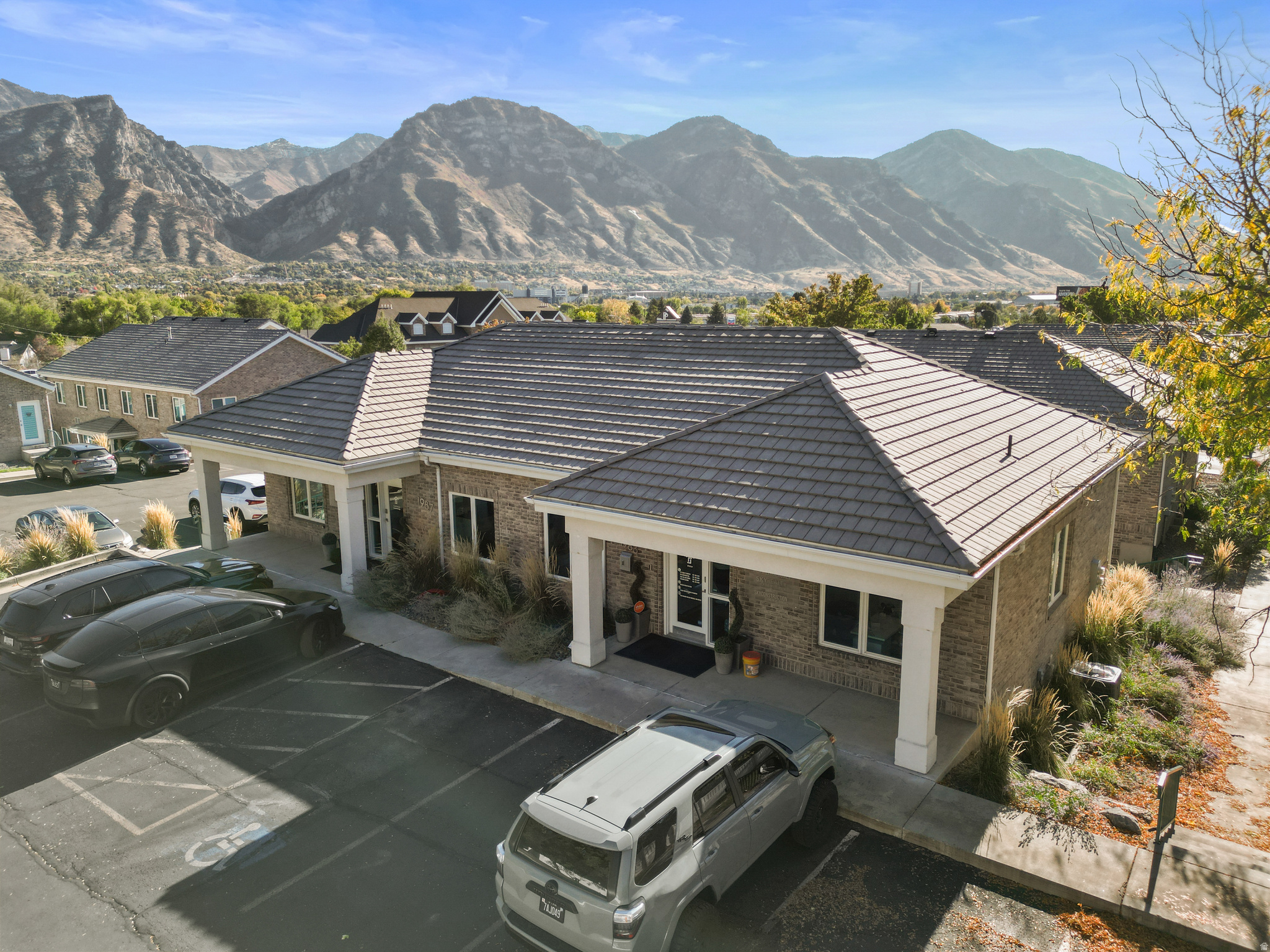 PINNACLE PARK - Commercial Sale
