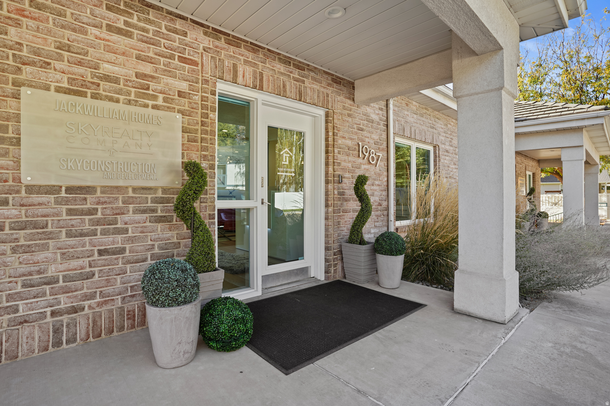 PINNACLE PARK - Commercial Sale