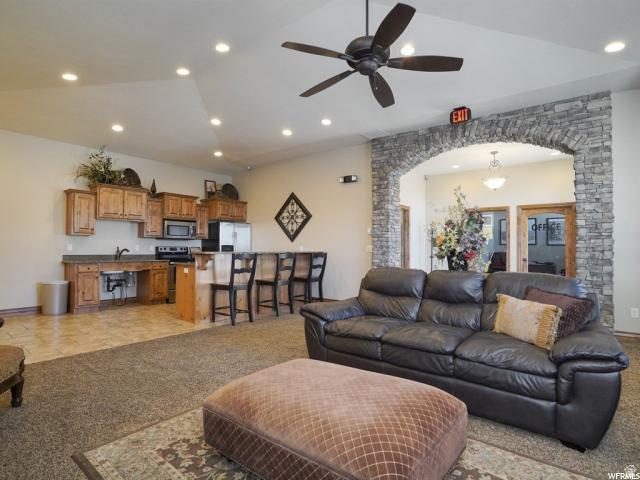 CREEKSIDE VILLAGE - Residential