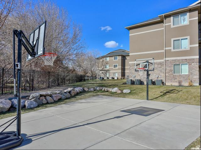 CREEKSIDE VILLAGE - Residential