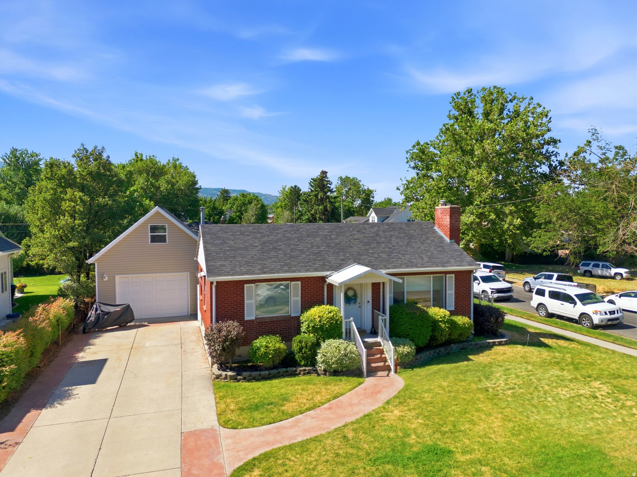 RANDALL WAY - Residential