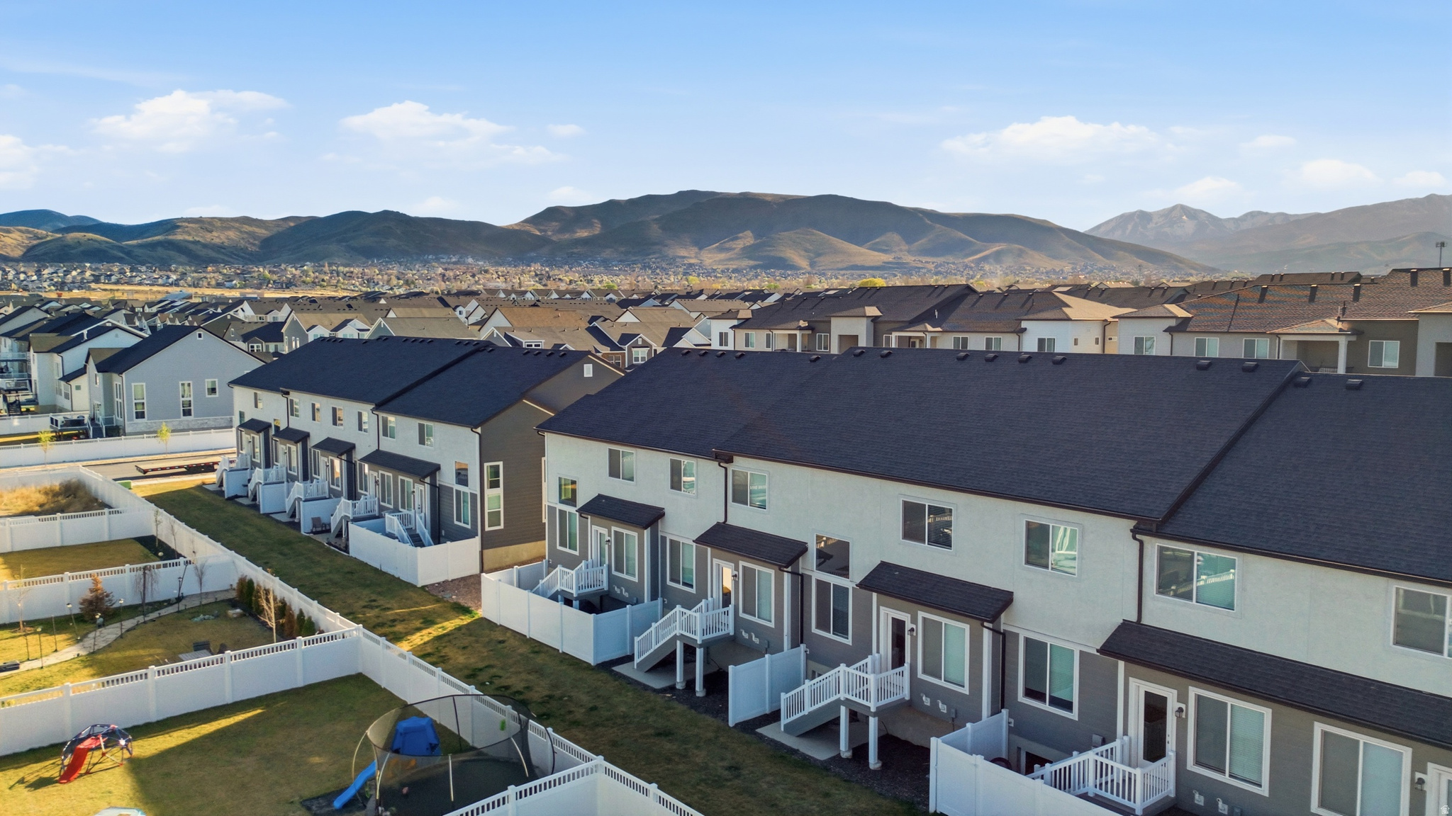 MOUNTAIN RIDGE - Residential