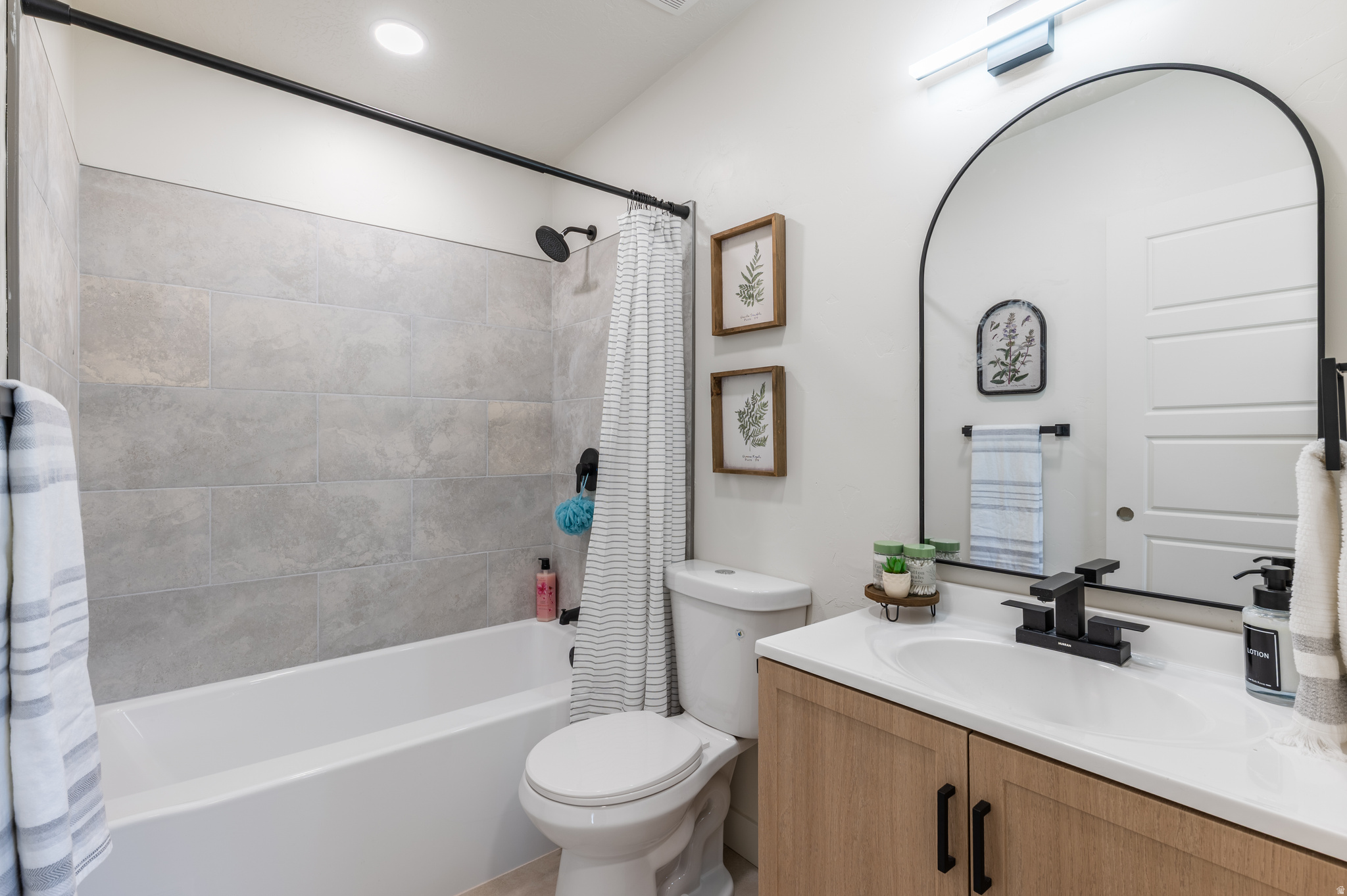 COUNTRY SQUIRE ESTATES - Residential