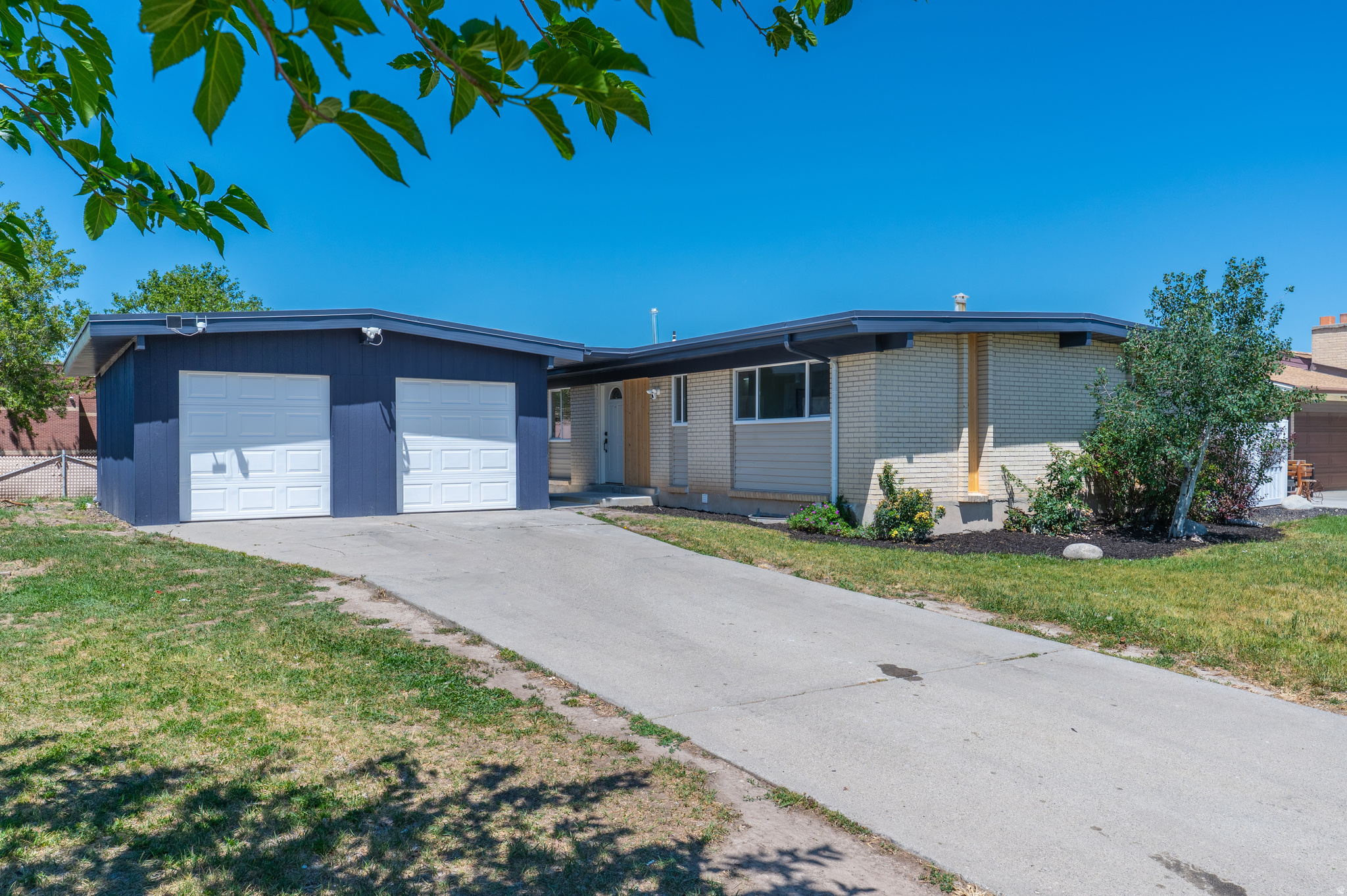 COUNTRY SQUIRE ESTATES - Residential