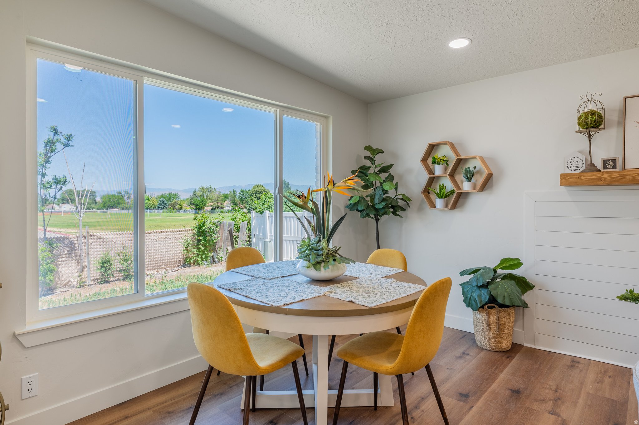 COUNTRY SQUIRE ESTATES - Residential