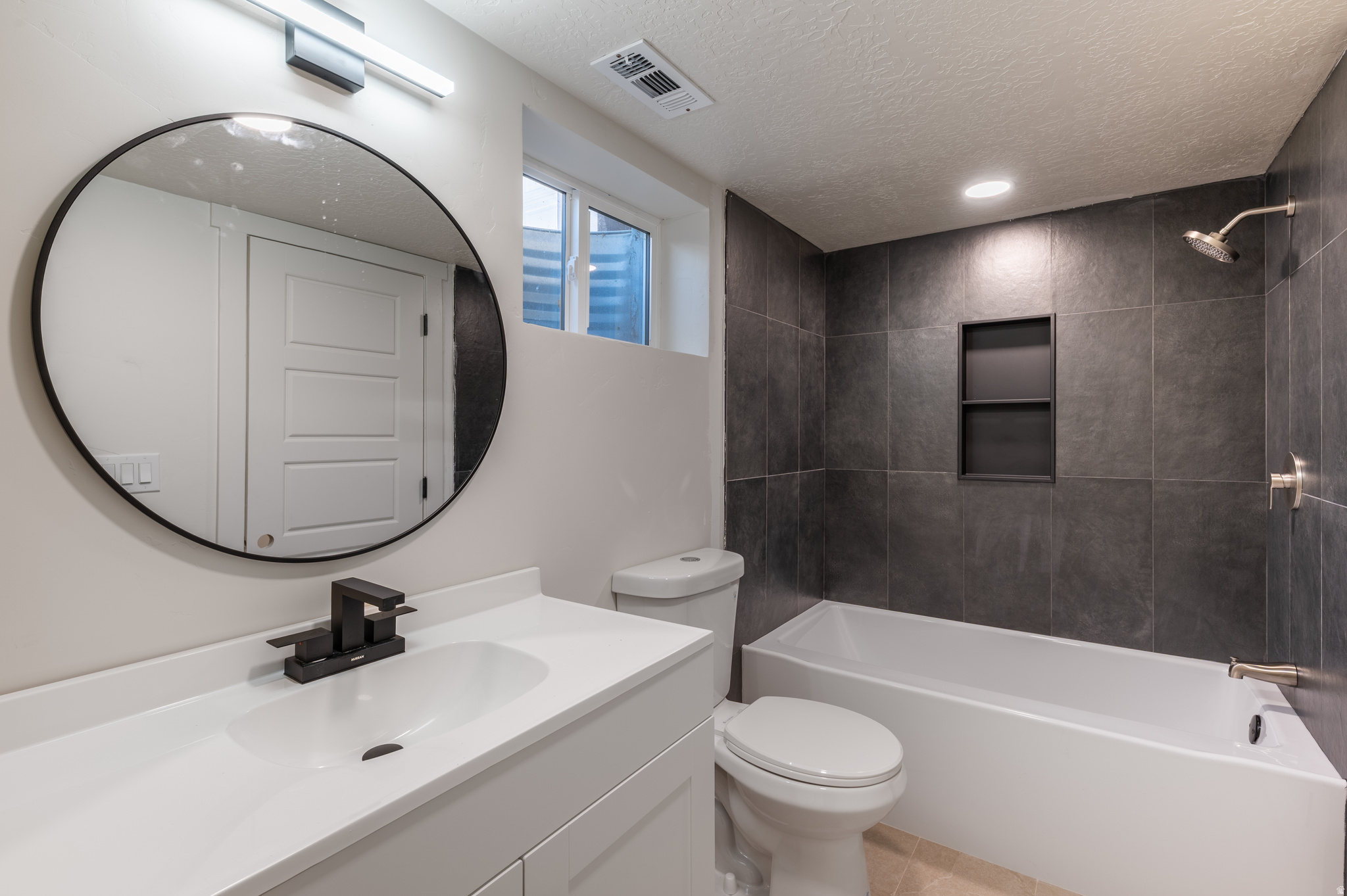 COUNTRY SQUIRE ESTATES - Residential