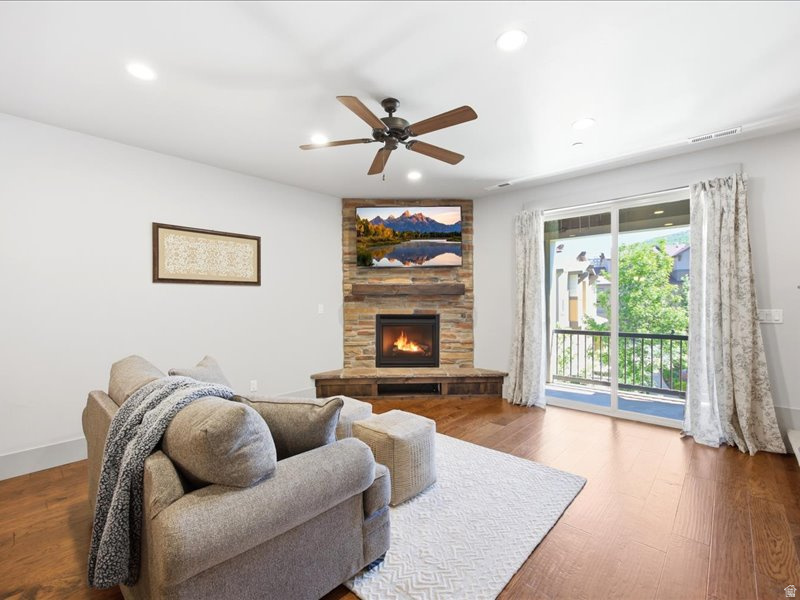 PARKS EDGE - Residential