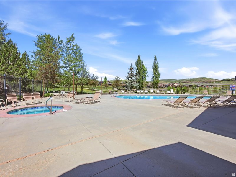 PARKS EDGE - Residential