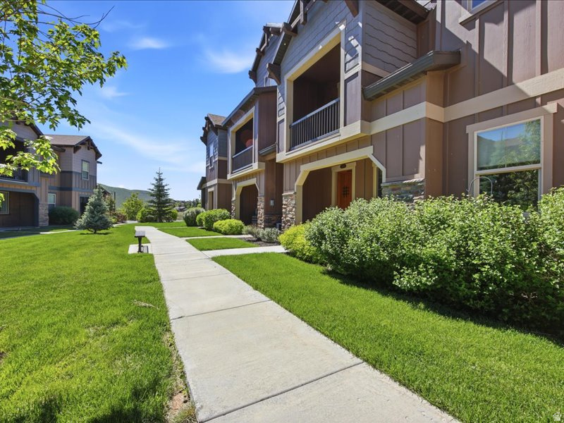 PARKS EDGE - Residential