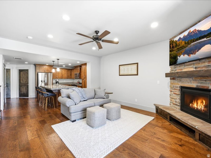 PARKS EDGE - Residential