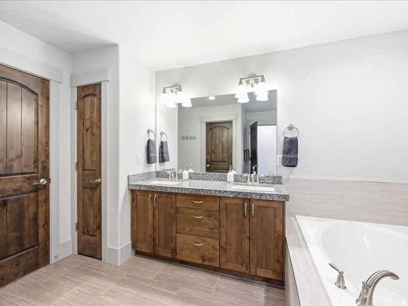 PARKS EDGE - Residential