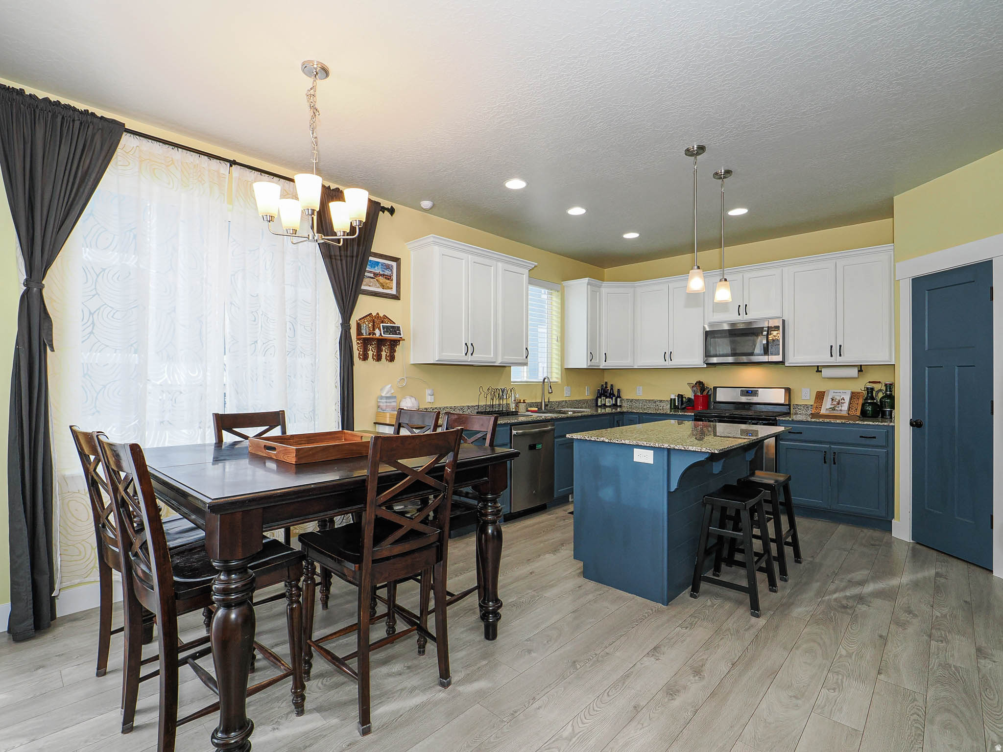 MOUNTAIN HEIGHTS - Residential