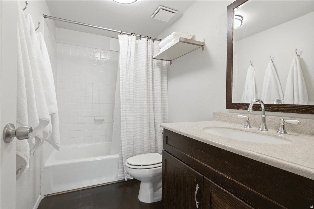 RACQUET CLUB VILLAGE SUB - Residential