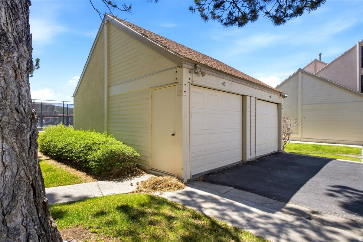 RACQUET CLUB VILLAGE SUB - Residential