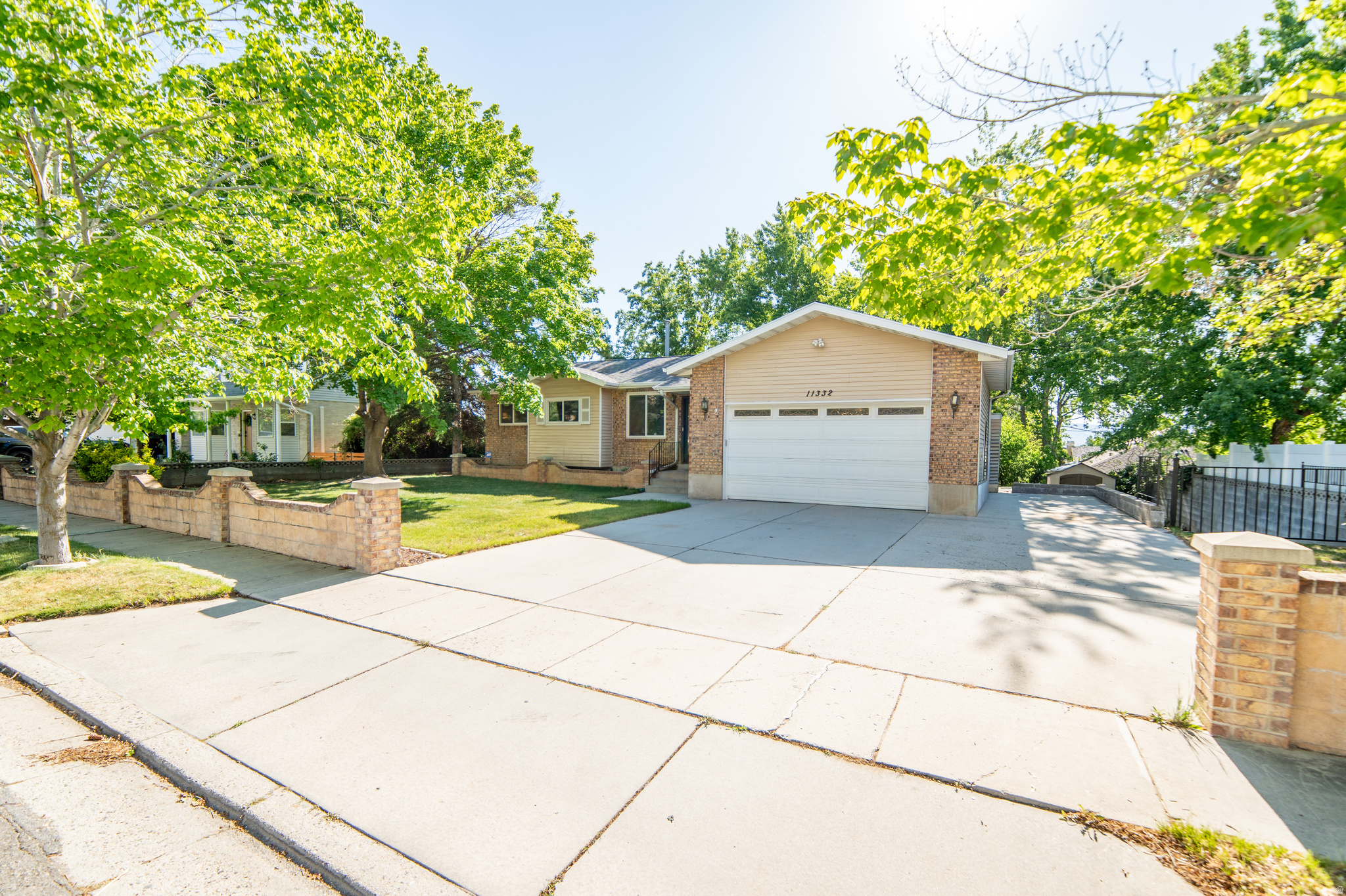 FLEXIBLE STAY!!! (30 Day Min.)  FULLY FURNISHED!!! Welcome to this bright, spacious 4-bedroom, 3-bath home 2,761 sq ft of turnkey comfort in a quiet, family-friendly Sandy neighborhood. Stunning Wasatch Mountain views greet you every morning, mature trees line the street, and you're just minutes from East Sandy Elementary, Storm Mountain Park, the Shops at South Town, and top hospitals. Perfect for travel nurses, remote workers, or anyone wanting suburban calm with easy I-15 access 20 min to downtown SLC or ski resorts. Fully furnished, modern kitchen, open layout, washer/dryer, and plenty of parking. Utilities (water, trash, internet) included no surprises! Owner Agent.