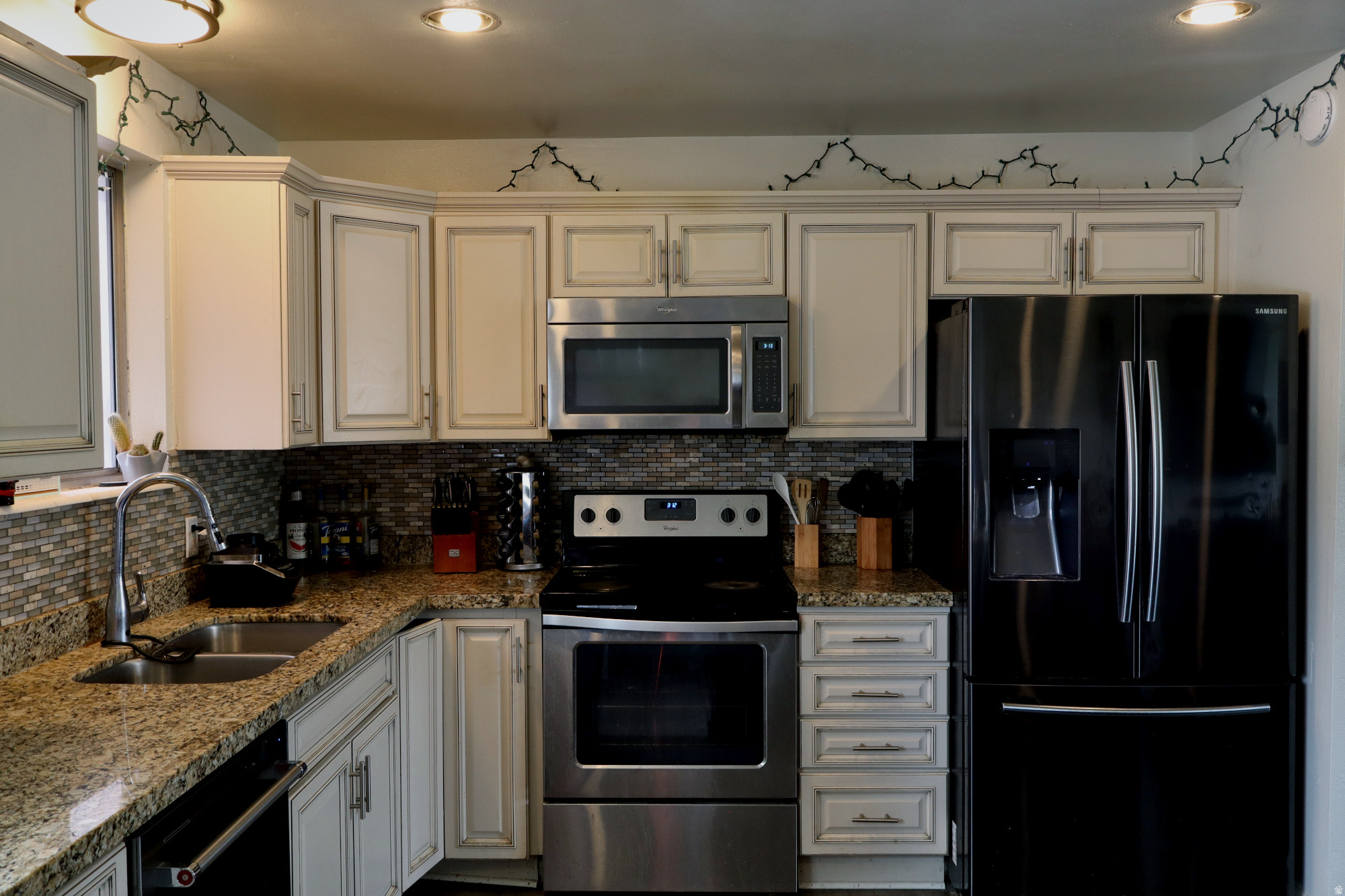 COUNTRY CREEK ESTATE - Residential