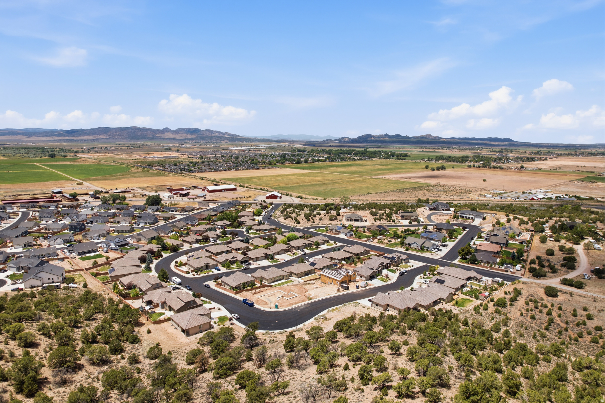 HIDDEN HILLS COVE - Land