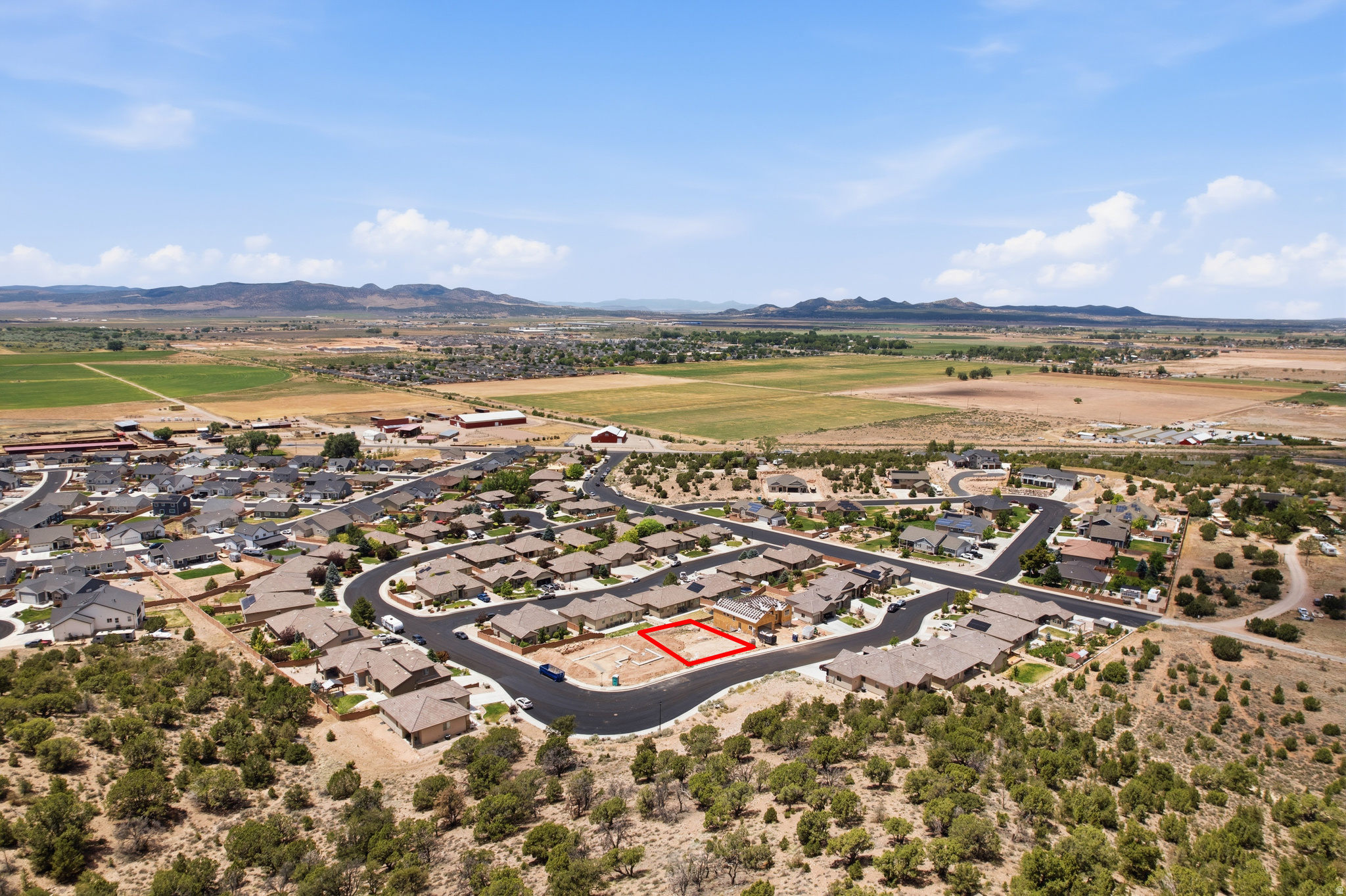 HIDDEN HILLS COVE - Land