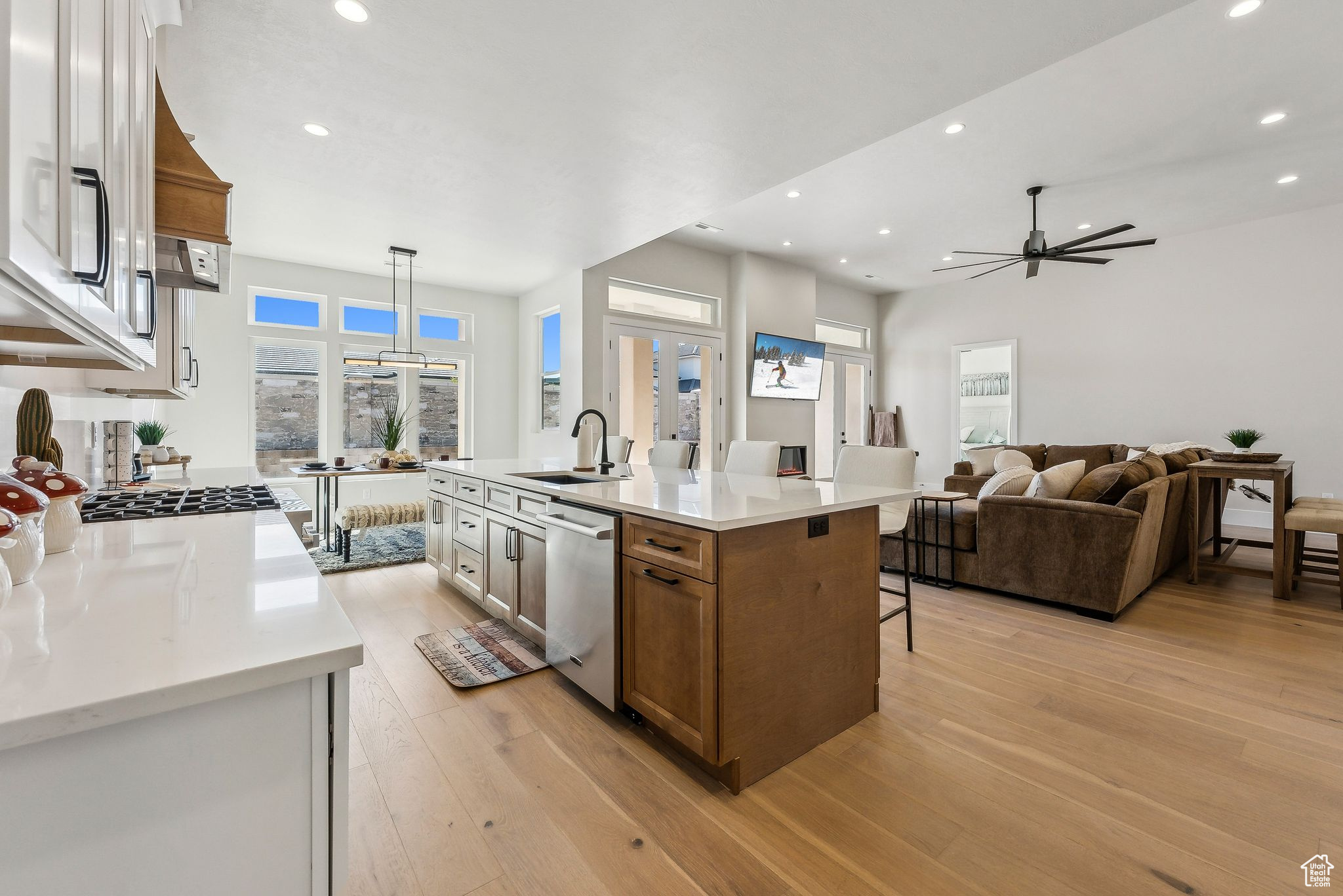 HAWKEYE POINT - Residential