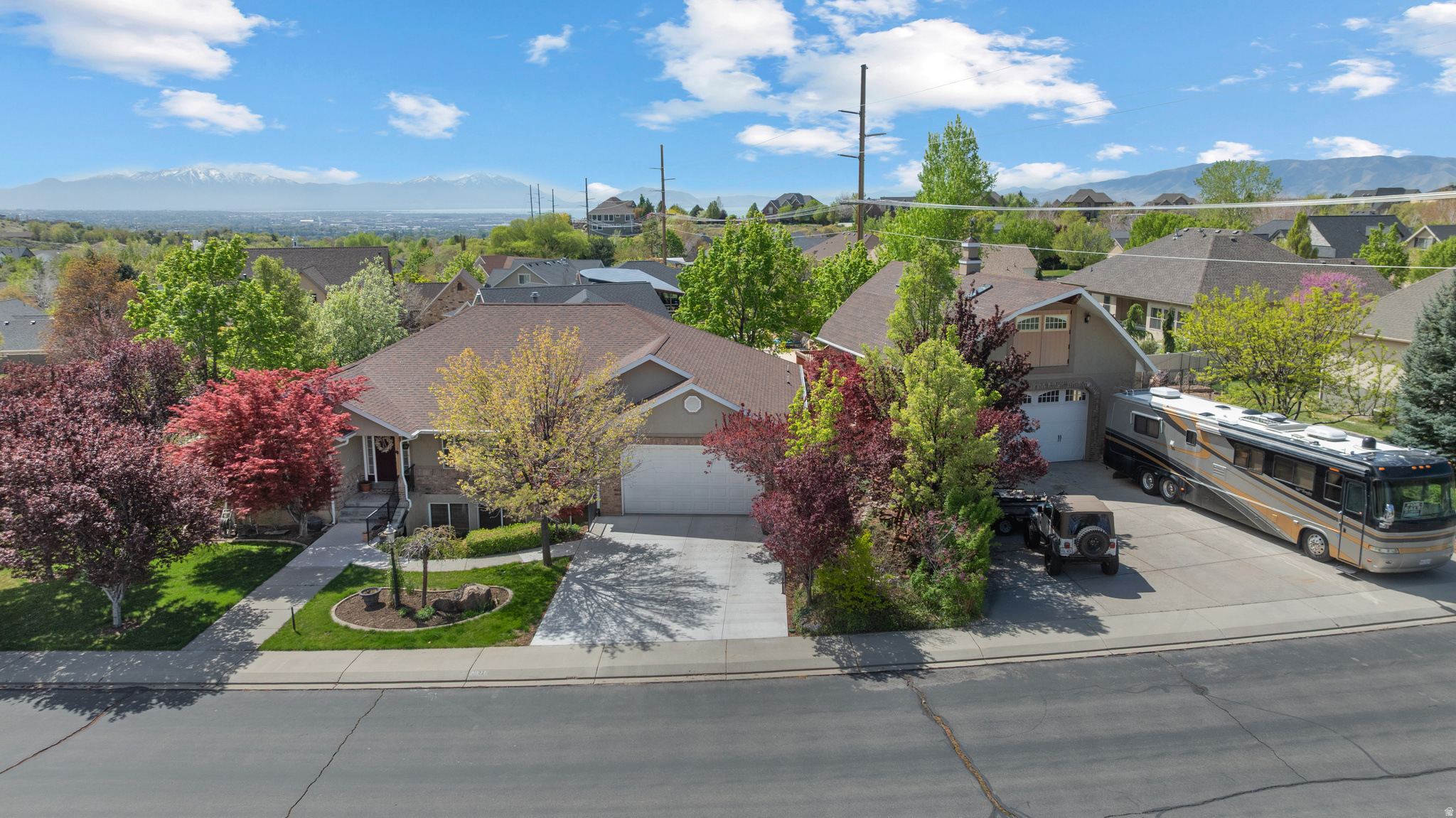 RED OAKS - Residential
