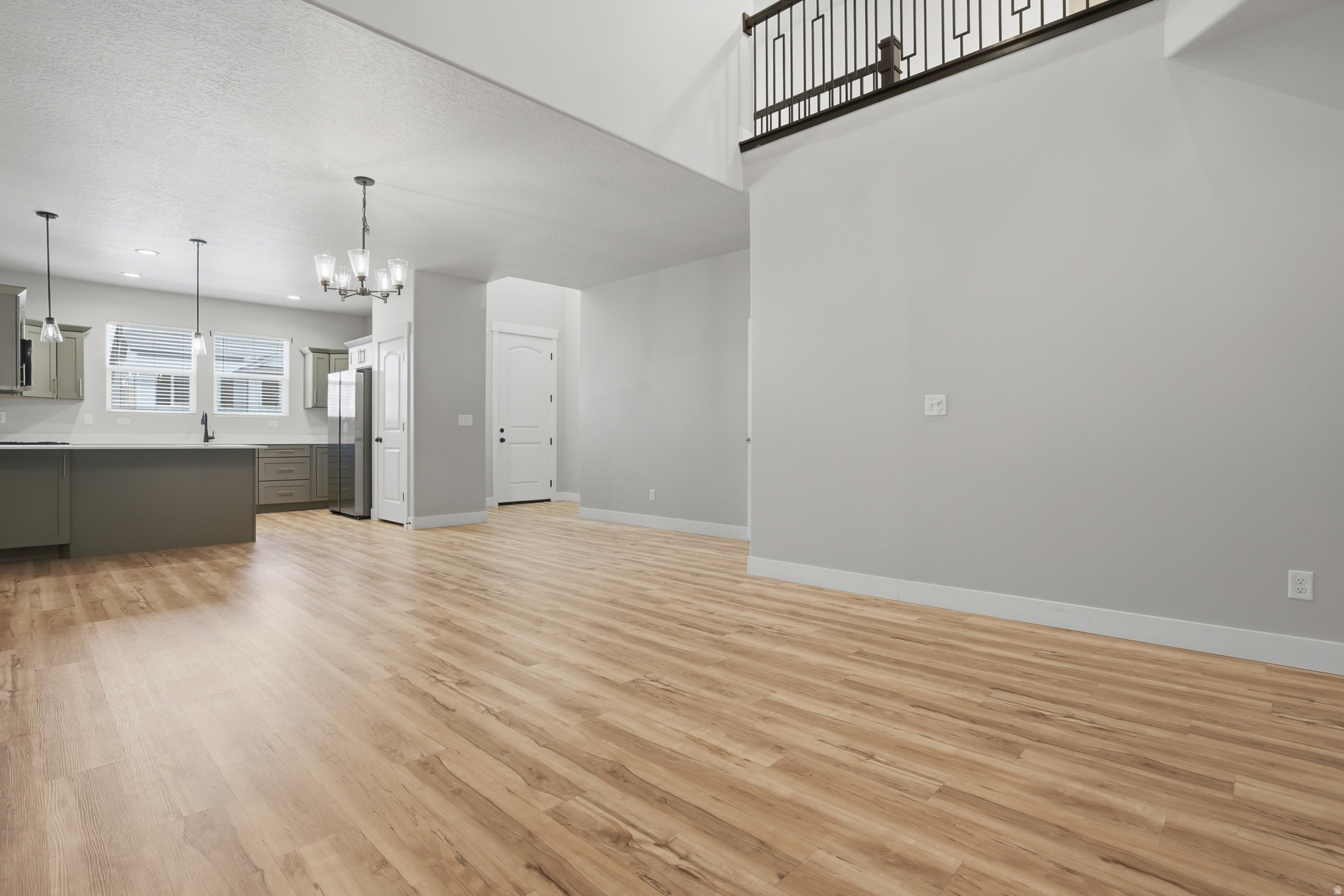 MOUNTAIN RIDGE - Residential