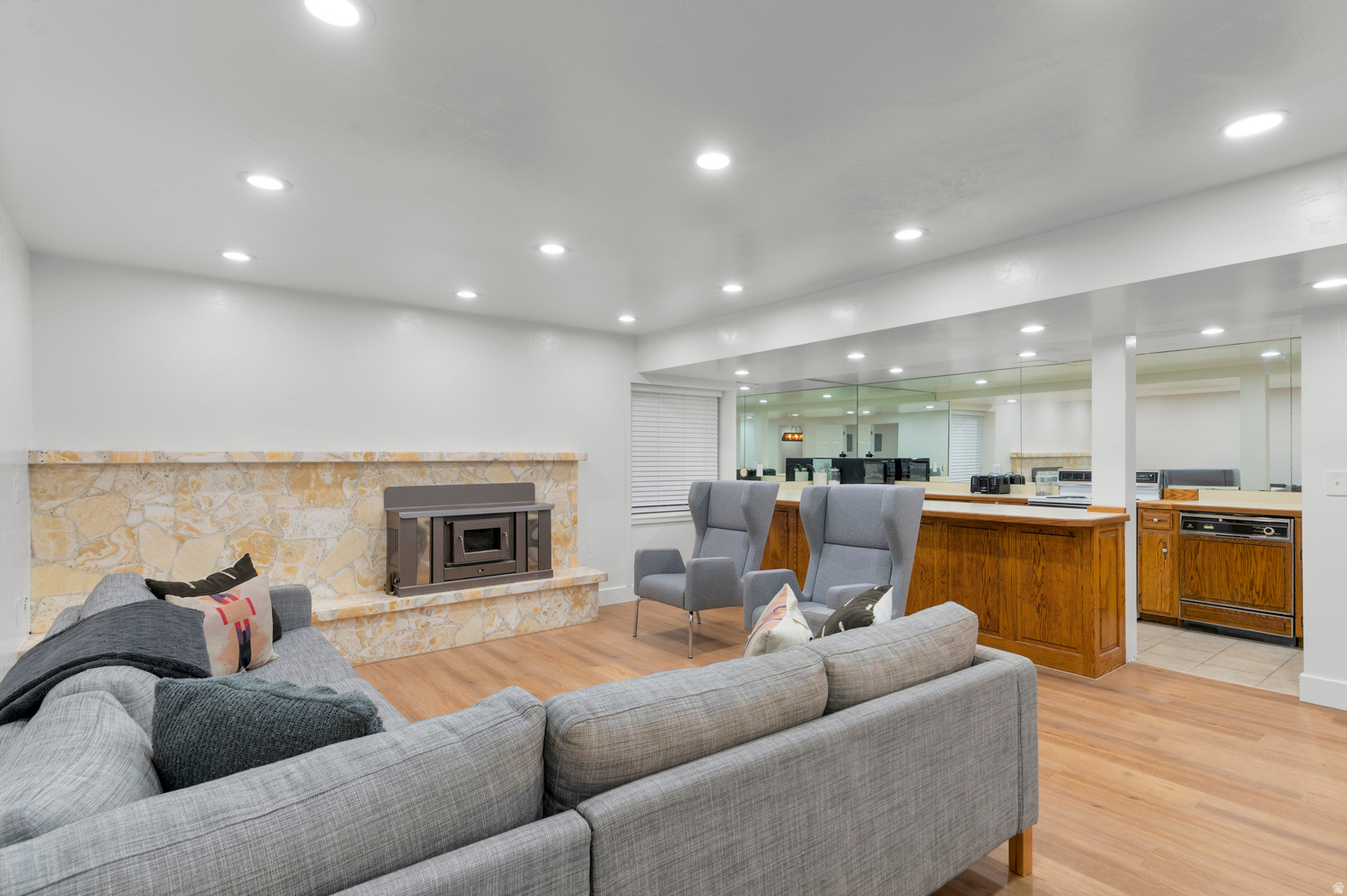 WOODLAND HILLS - Residential