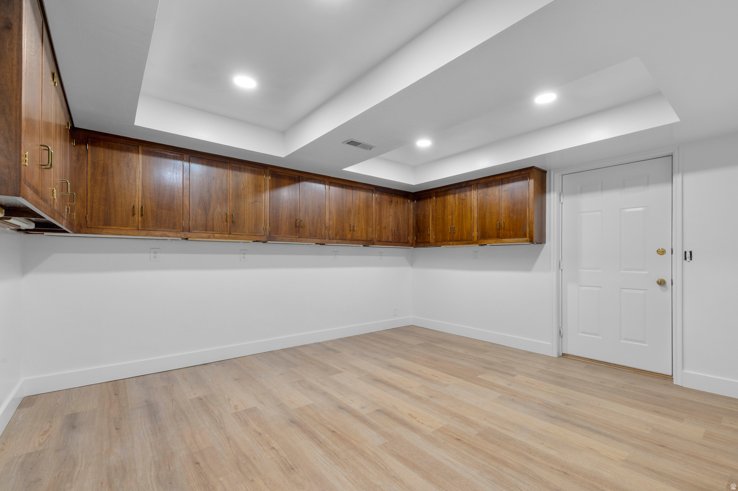 WOODLAND HILLS - Residential