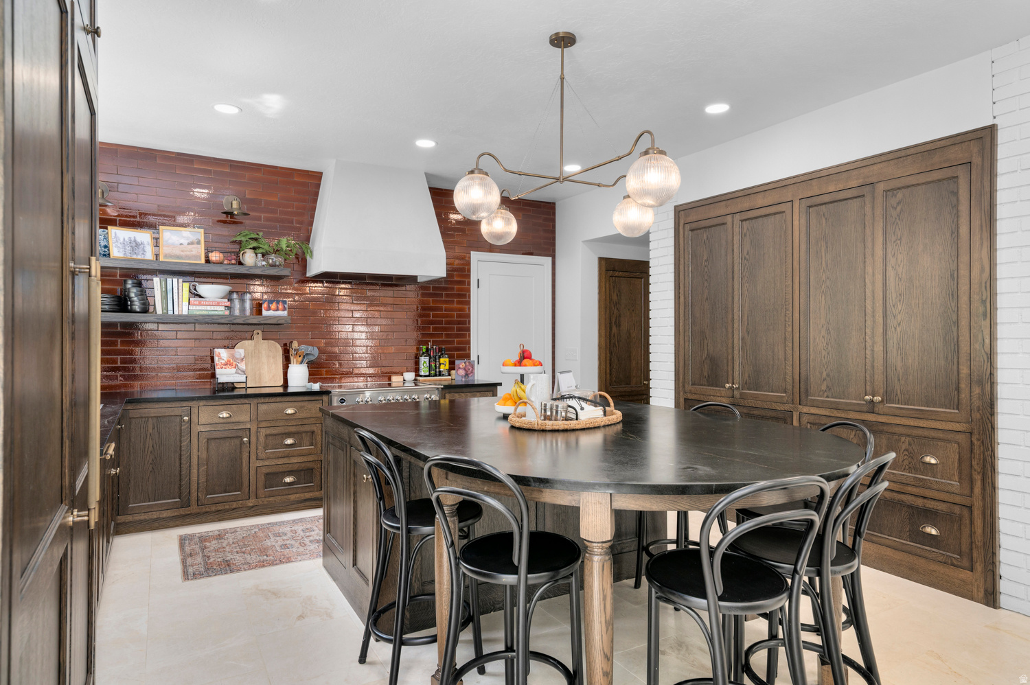 WOODLAND HILLS - Residential