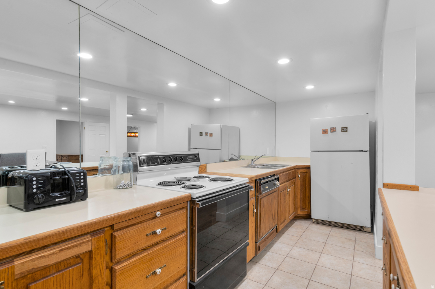 WOODLAND HILLS - Residential