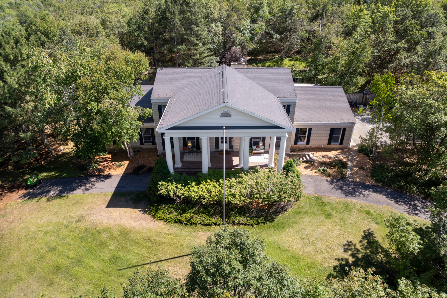 WOODLAND HILLS - Residential