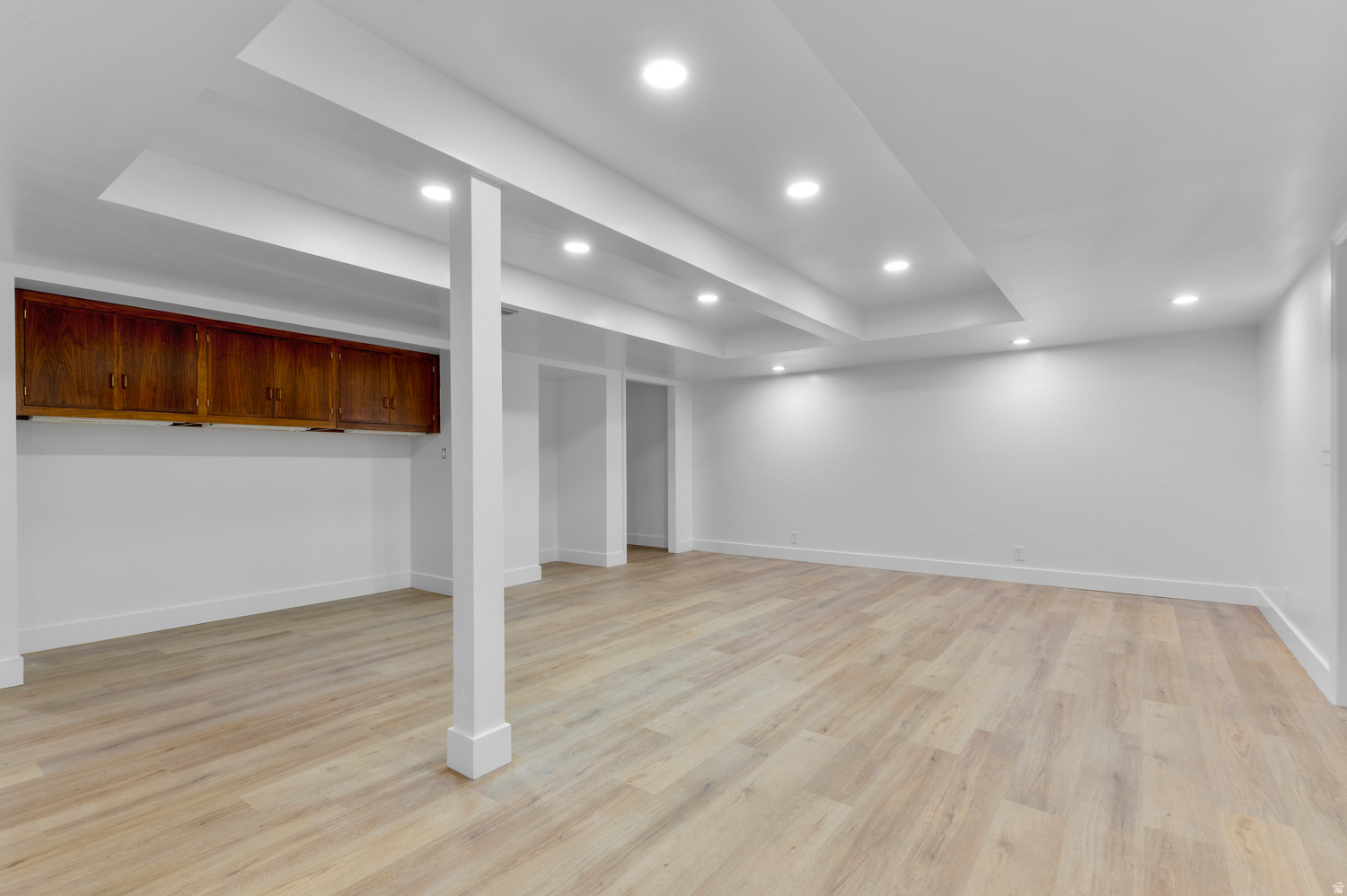 WOODLAND HILLS - Residential