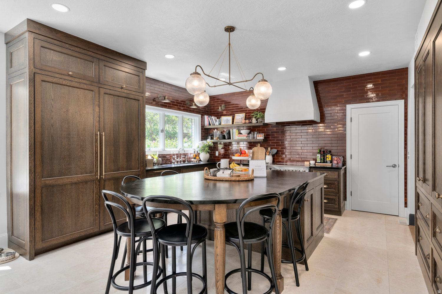 WOODLAND HILLS - Residential