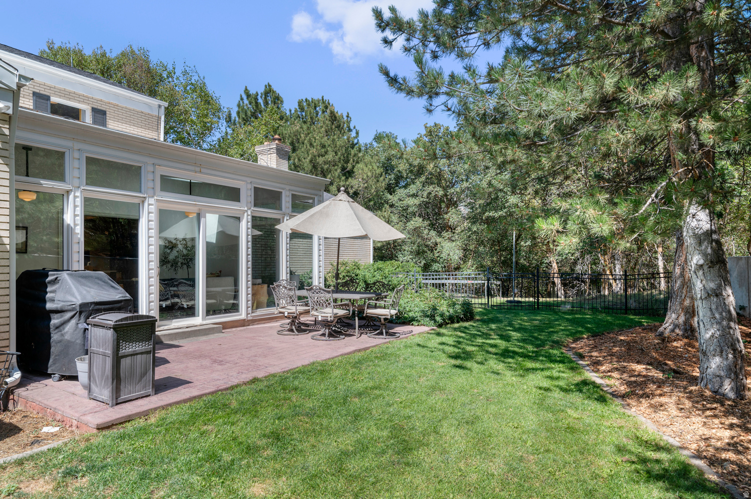 WOODLAND HILLS - Residential