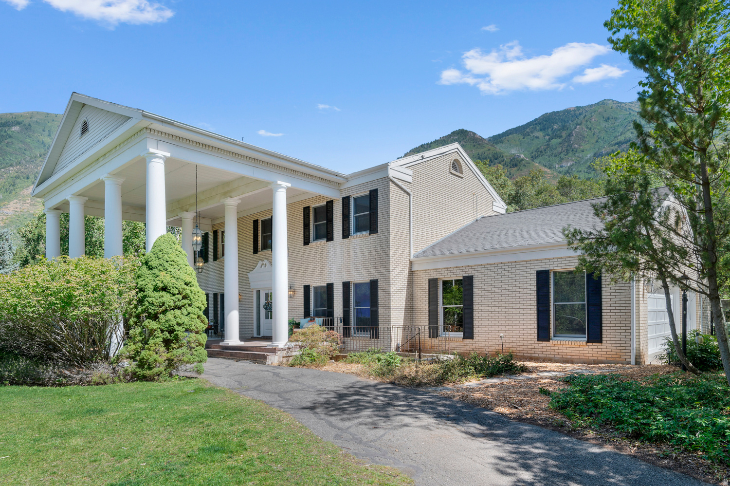 WOODLAND HILLS - Residential
