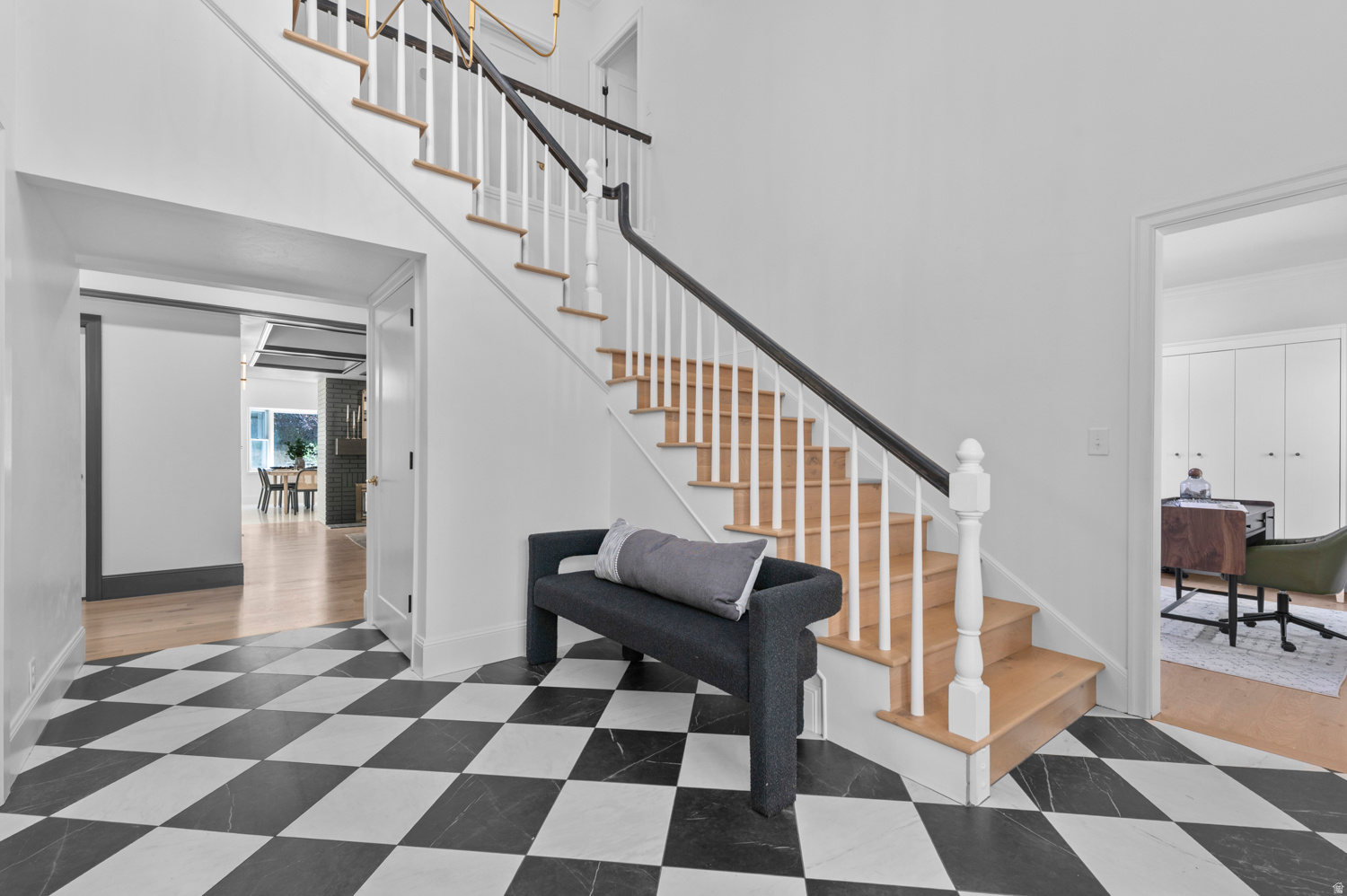 WOODLAND HILLS - Residential