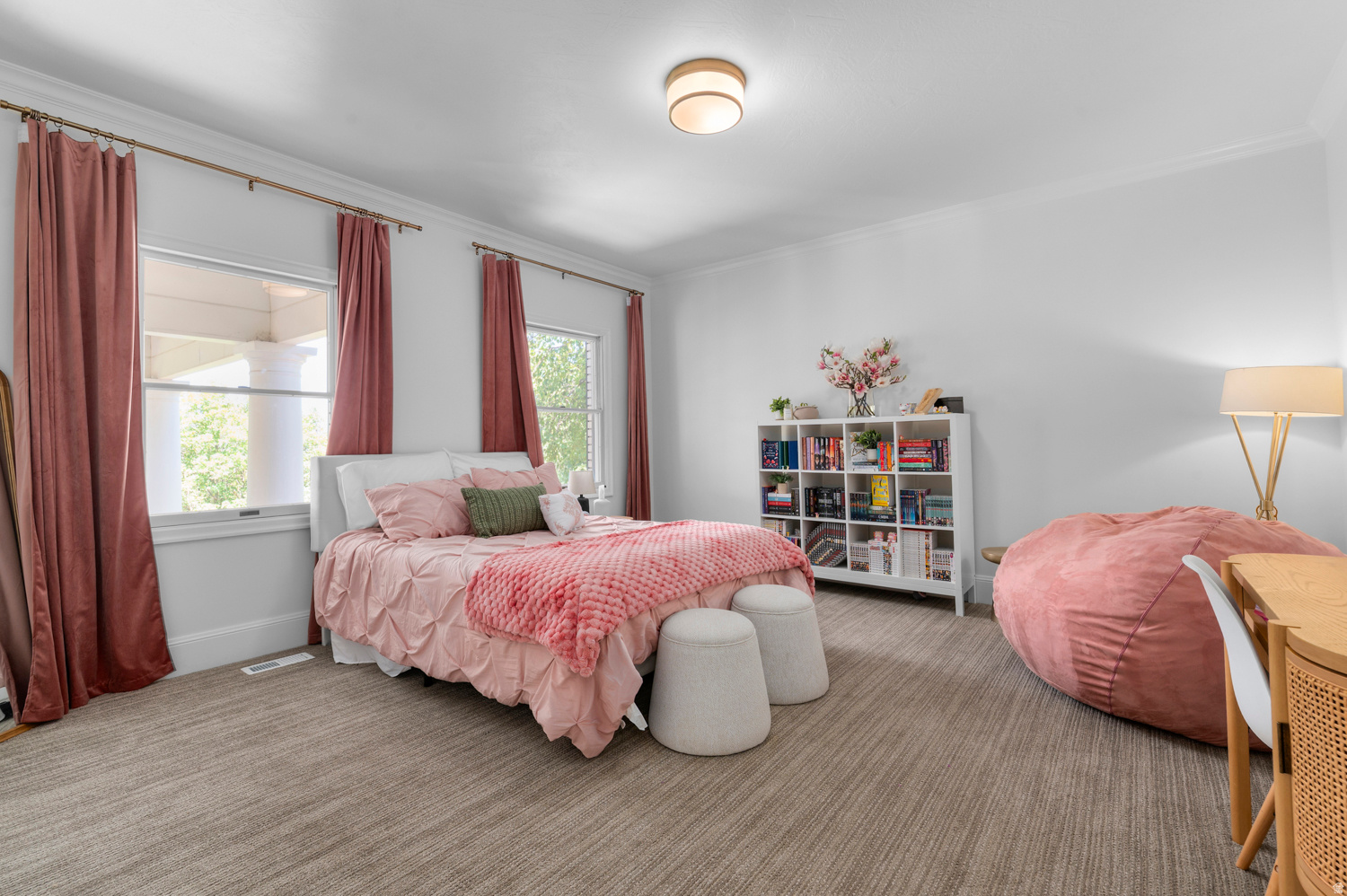 WOODLAND HILLS - Residential