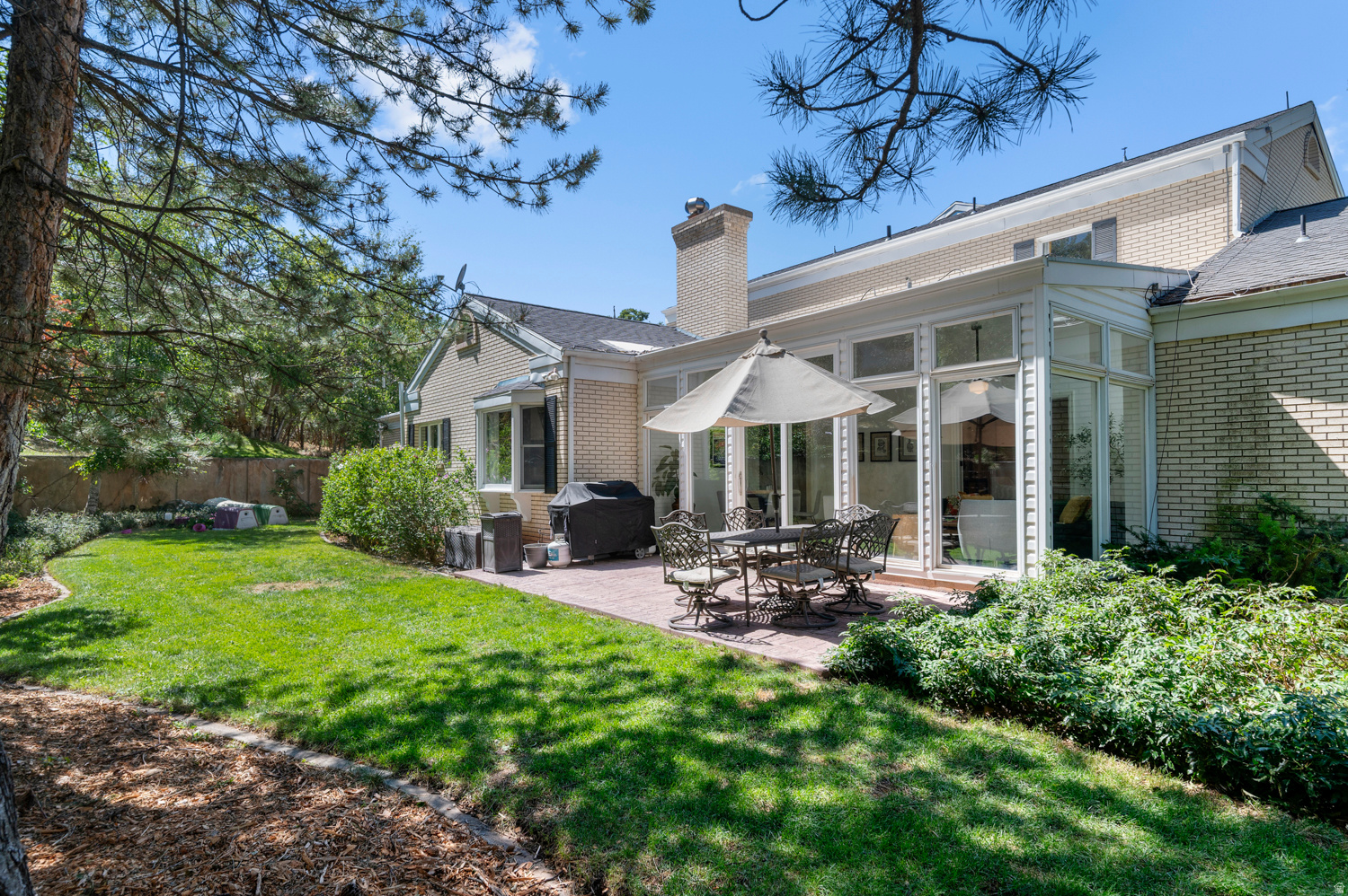 WOODLAND HILLS - Residential