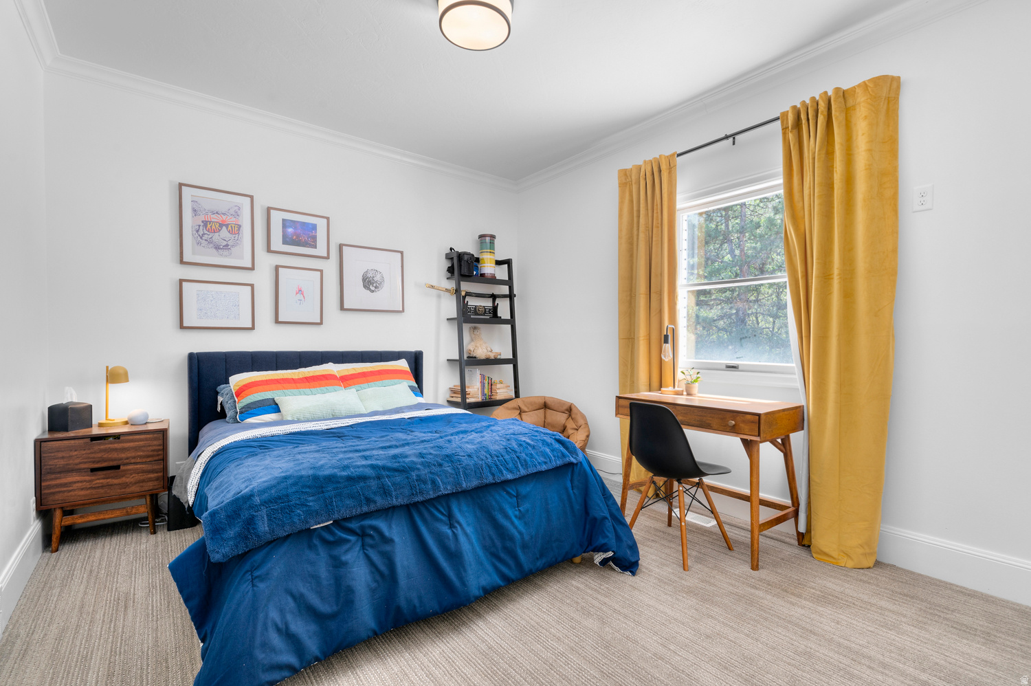 WOODLAND HILLS - Residential