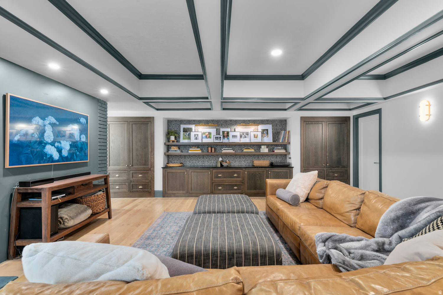 WOODLAND HILLS - Residential