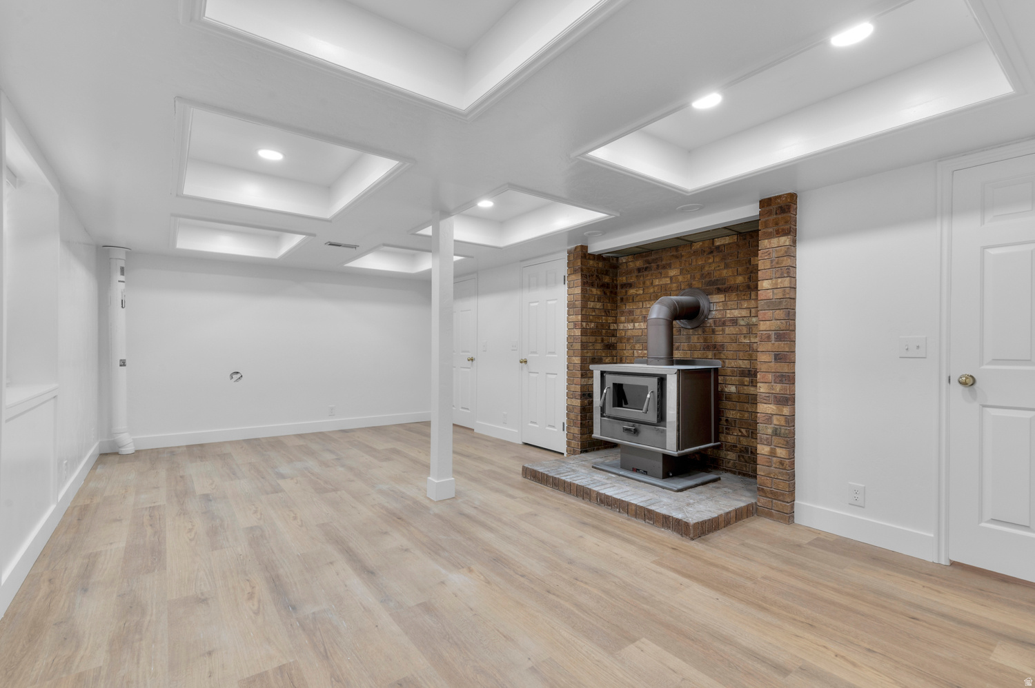 WOODLAND HILLS - Residential