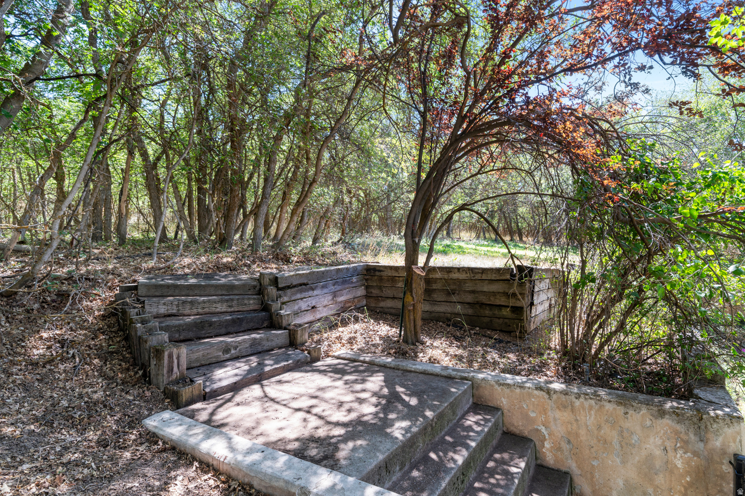 WOODLAND HILLS - Residential