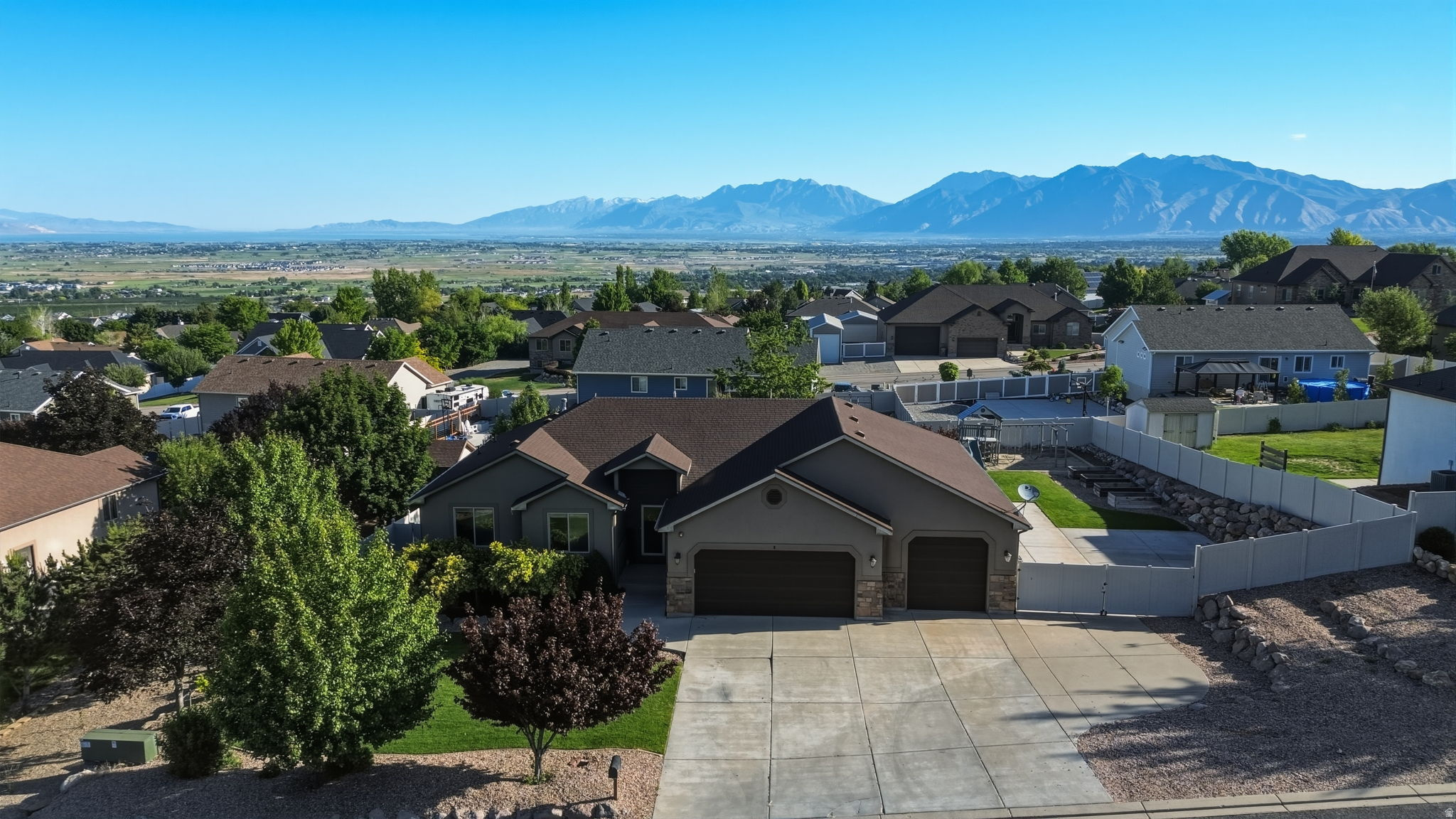 CRESTVIEW ESTATES - Residential