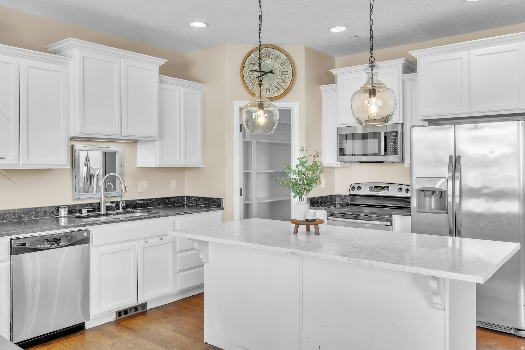 CRESTVIEW ESTATES - Residential
