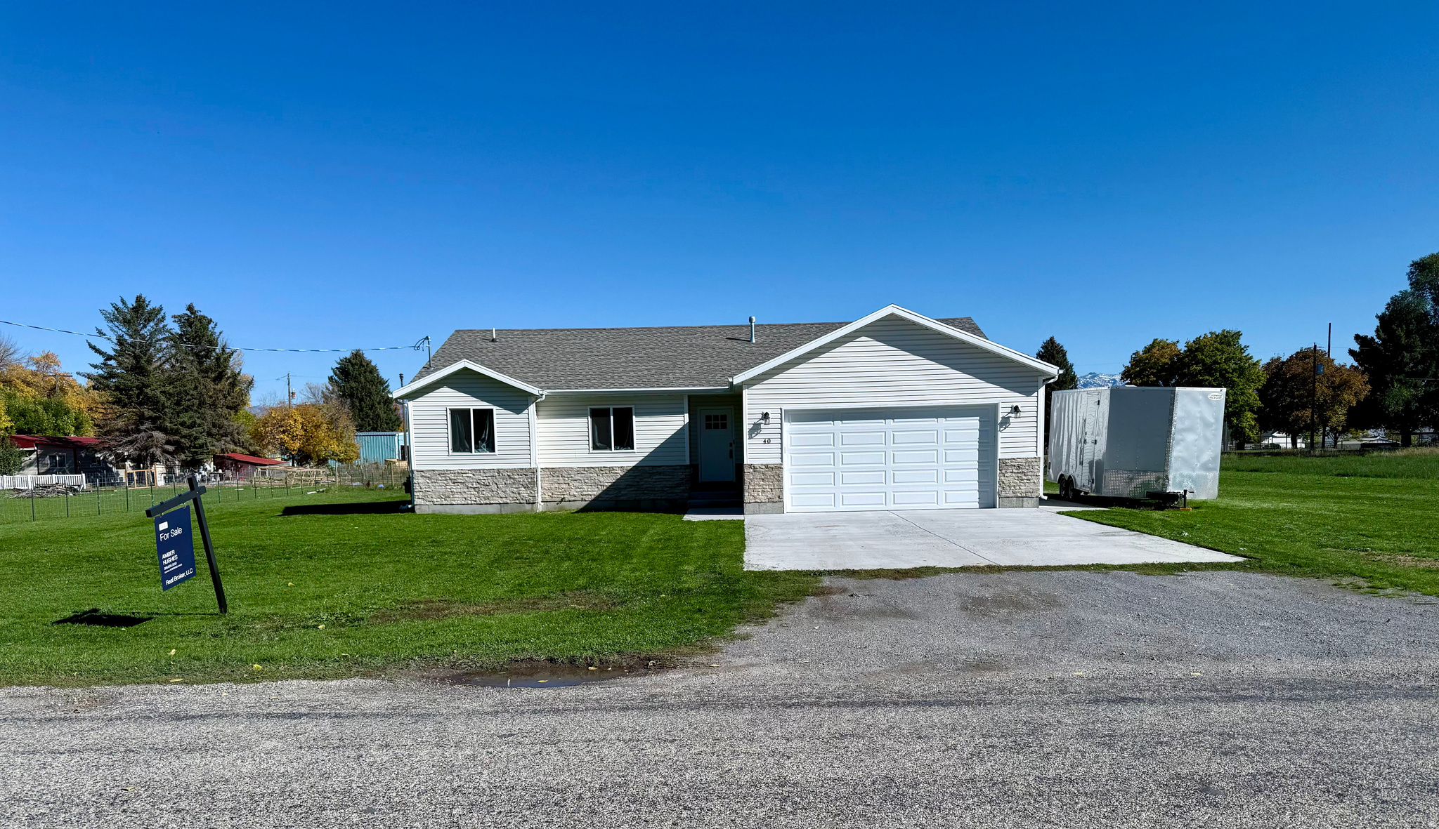 Square footage figures are provided as a courtesy estimate only and were obtained from county tax records.  Buyer is advised to obtain an independent measurement.