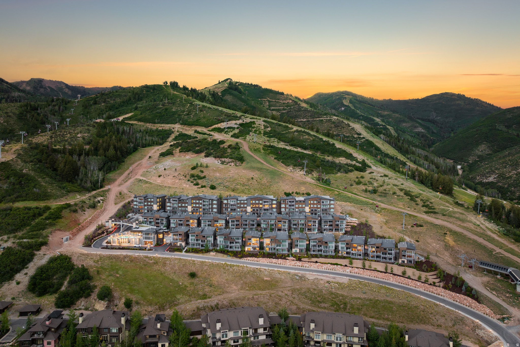 APEX RESIDENCECS - Residential