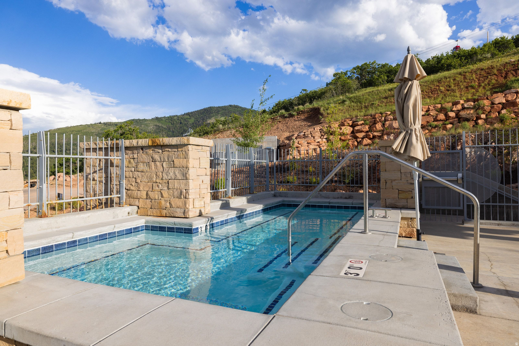 APEX RESIDENCECS - Residential