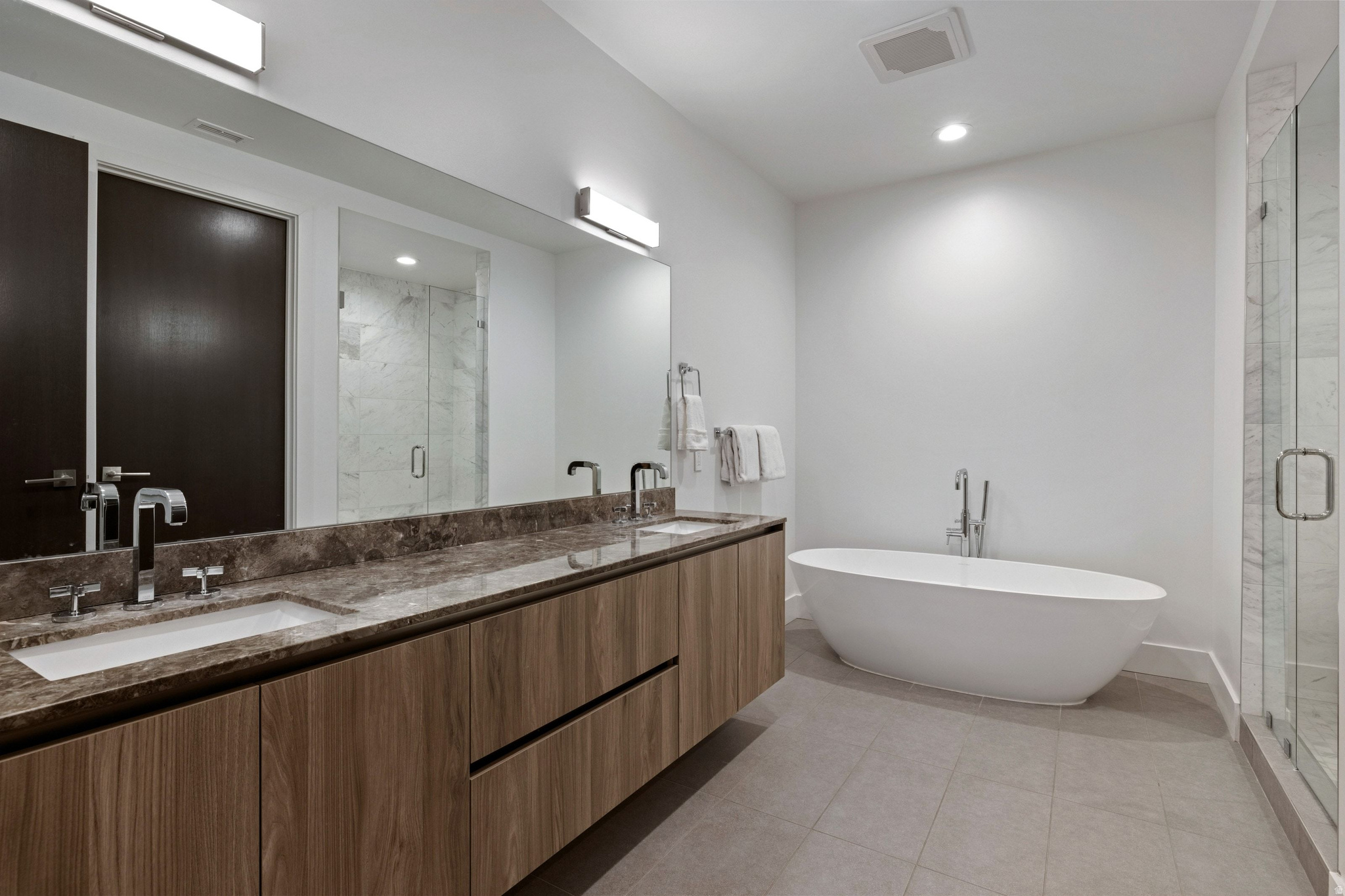 APEX RESIDENCECS - Residential