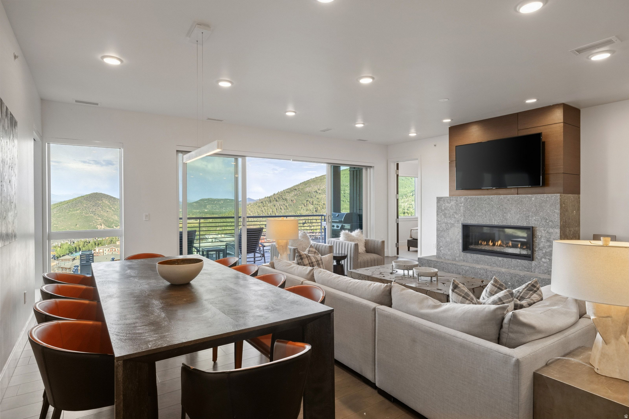 APEX RESIDENCECS - Residential